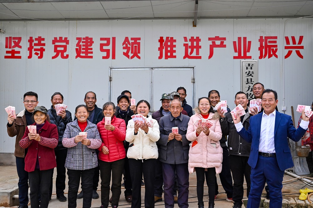 万利集团助力“小蛋鸡蝶变金凤凰”